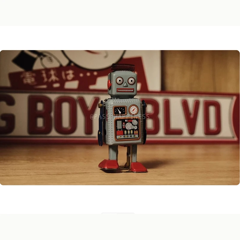 Nostalgic Retro Spring-Driven Tin Robot Figurine 4 Nostalgic Retro Spring-Driven Tin Robot Figurine - Image 4