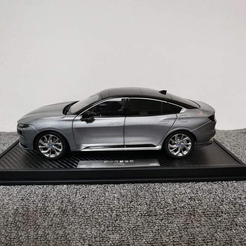 1:18 Scale Ford Mondeo 2022 Diecast Model 4 1:18 Scale Ford Mondeo 2022 Diecast Model - Image 4