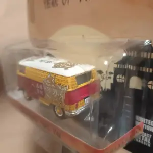 1:64 Scale Volkswagen T2 Van Diecast Model 6 Sff541b3f4dae4cb3aba914979b33be90r