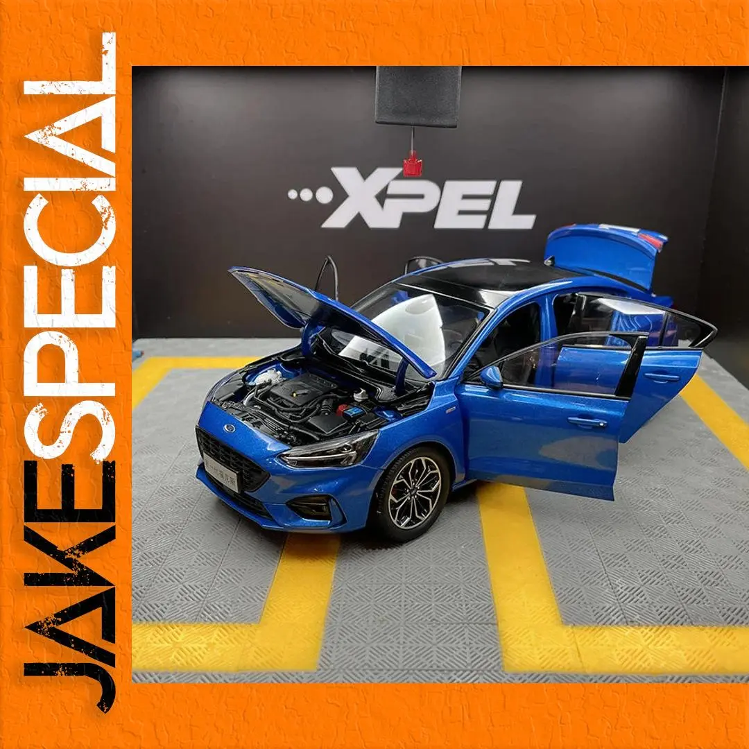 Large 1:18 Diecast Alloy Car Model Blue 1 Large 1:18 Diecast Alloy Car Model Blue