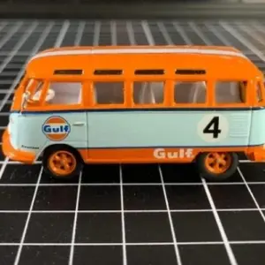 1978 Volkswagen T2 Bus Diecast 1:64 Model 14 d7259f0bdbbd4a319faaf35d upscaled