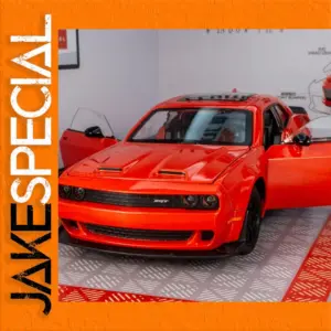 1:24 Scale Challenger Hellcat Die-Cast Car