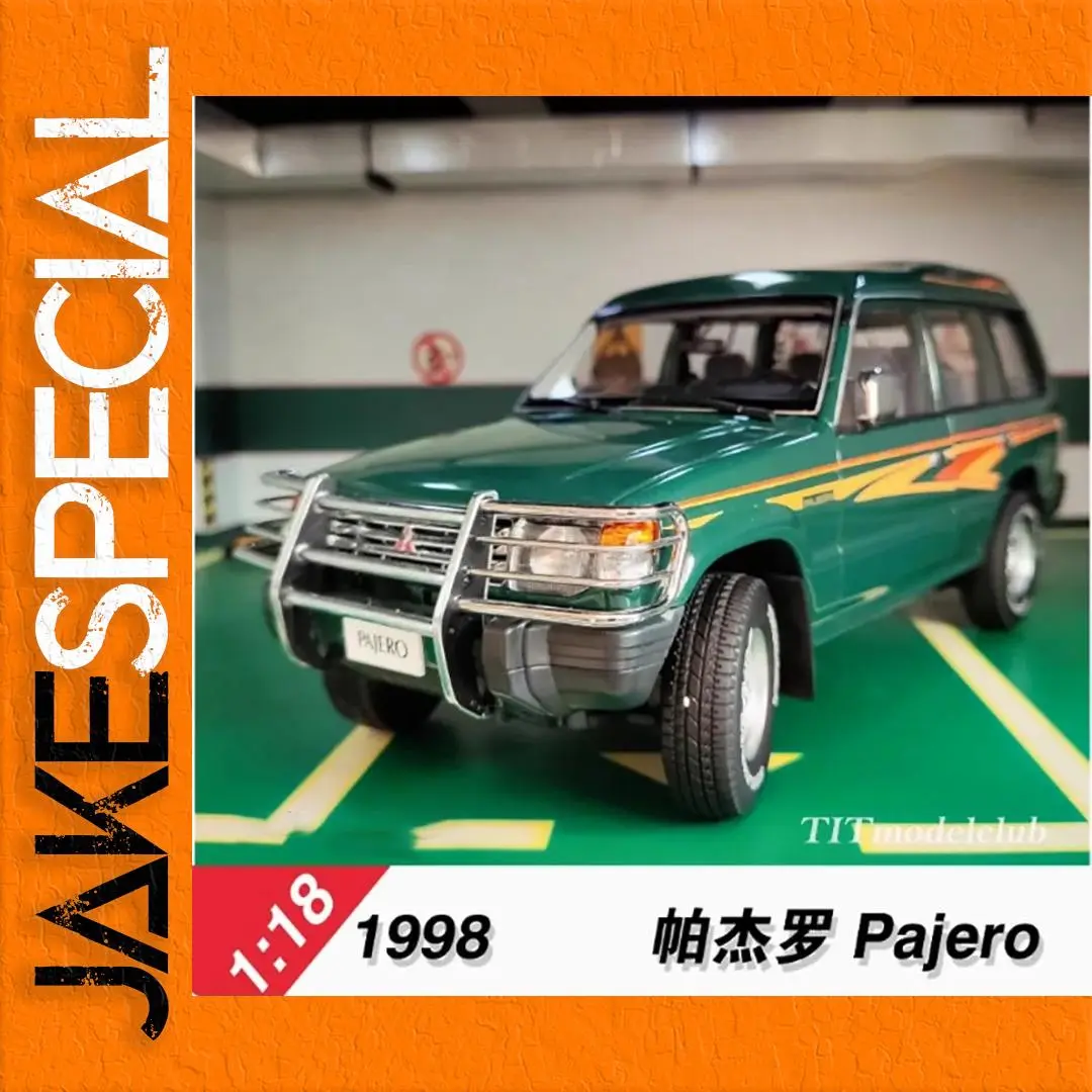 1:18 Scale Mitsubishi Pajero Model in Green 1 1:18 Scale Mitsubishi Pajero Model in Green
