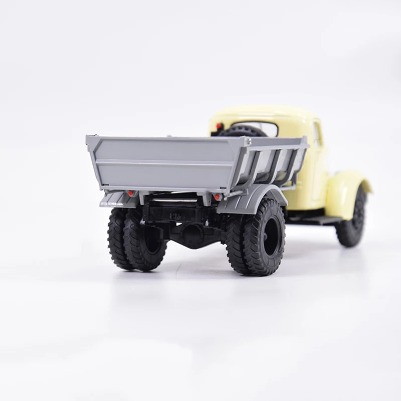 Soviet ZIS-MMZ-585 Diecast Truck Model 1:43 2 Soviet ZIS-MMZ-585 Diecast Truck Model 1:43 - Image 2