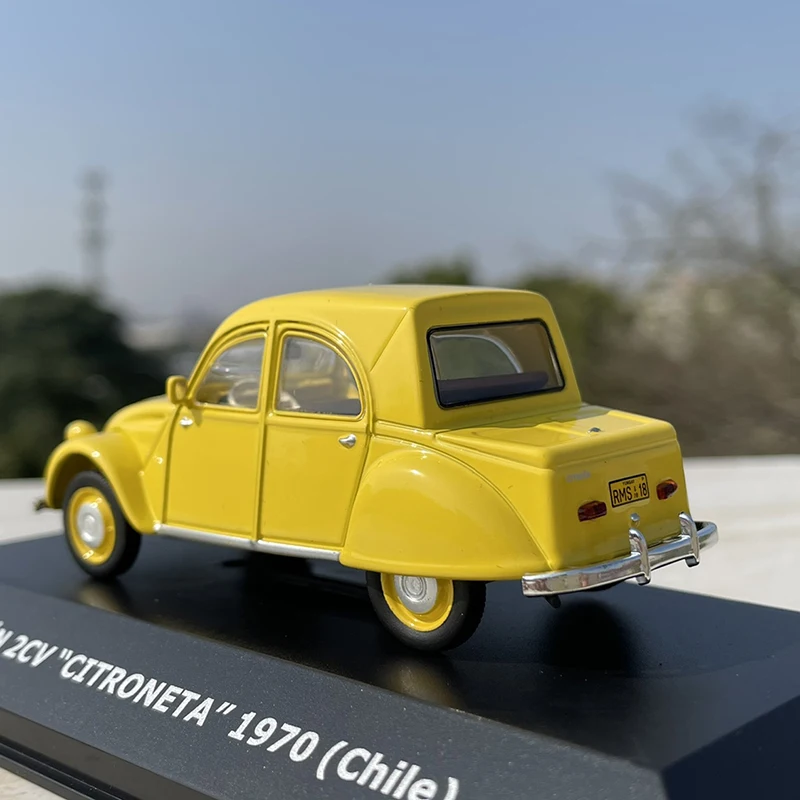 Citroen 2CV Model Diecast 1:43 Scale Yellow 4 Citroen 2CV Model Diecast 1:43 Scale Yellow - Image 4