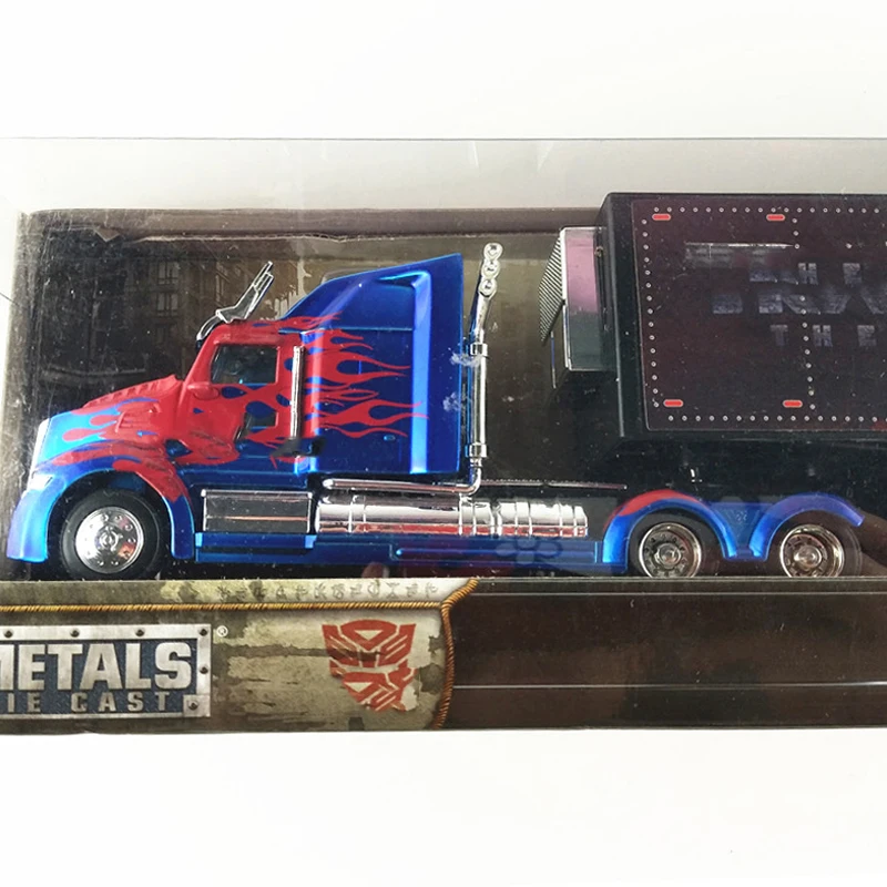 Peterbilt Model 387 1:64 Scale Diecast Model 5 Peterbilt Model 387 1:64 Scale Diecast Model - Image 5