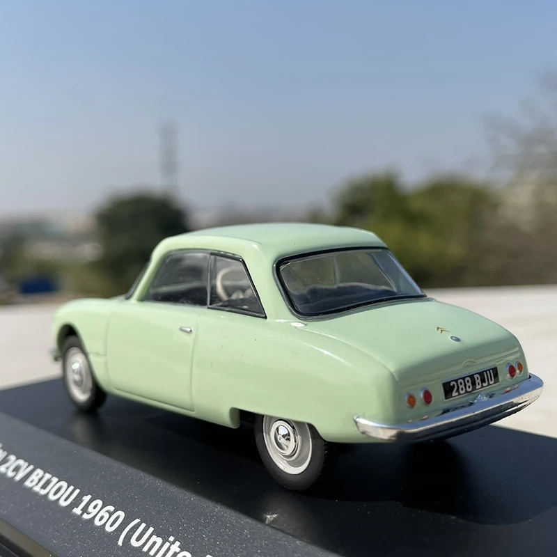 1960 Citroen 2CV Diecast Model Car 1:43 Scale 3 1960 Citroen 2CV Diecast Model Car 1:43 Scale - Image 3