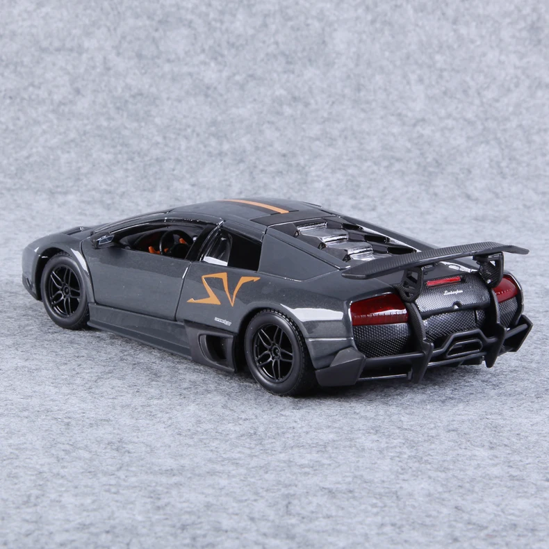 Bburago 1:24 Lamborghini LP670-4 SV Model Car 4 Bburago 1:24 Lamborghini LP670-4 SV Model Car - Image 4