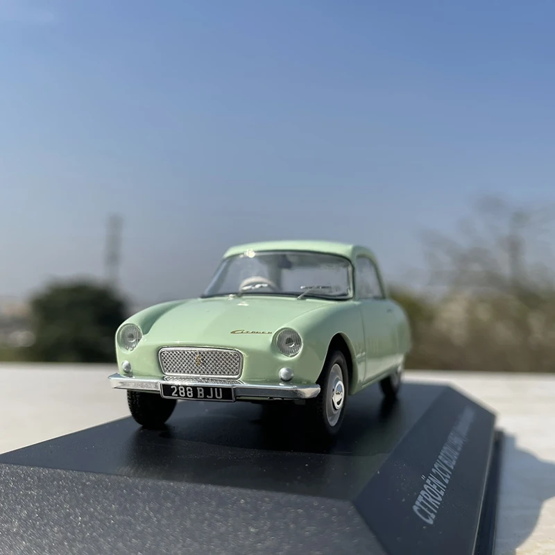 1960 Citroen 2CV Diecast Model Car 1:43 Scale 4 1960 Citroen 2CV Diecast Model Car 1:43 Scale - Image 4