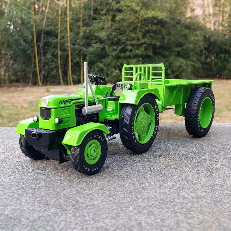 1:18 Scale Vintage Red Tractor Model with Trailer 7 1:18 Scale Vintage Red Tractor Model with Trailer - Image 7