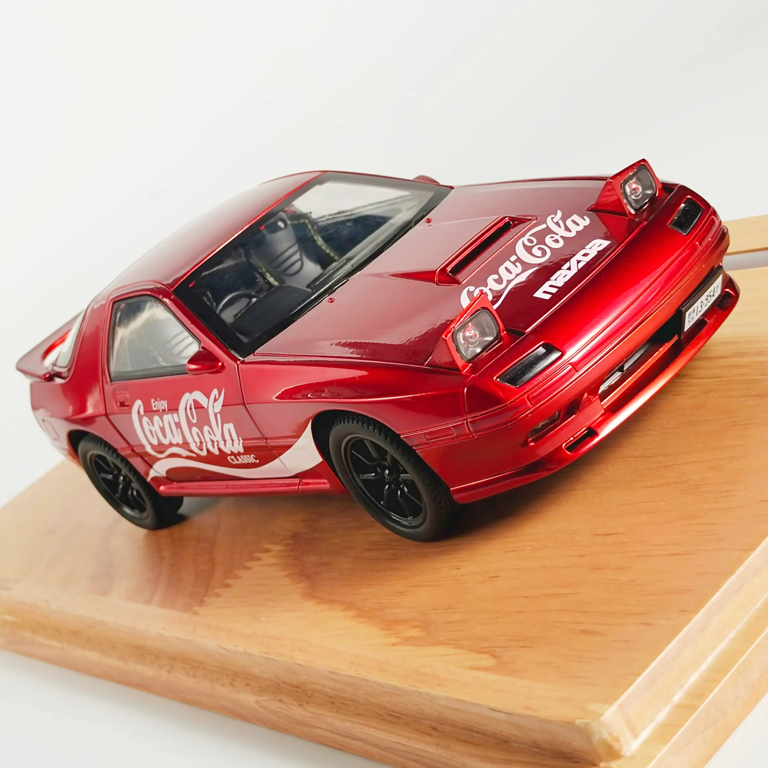 Coca-Cola 1988 Mazda RX-7 Diecast Model 1:24 4 Coca-Cola 1988 Mazda RX-7 Diecast Model 1:24 - Image 4