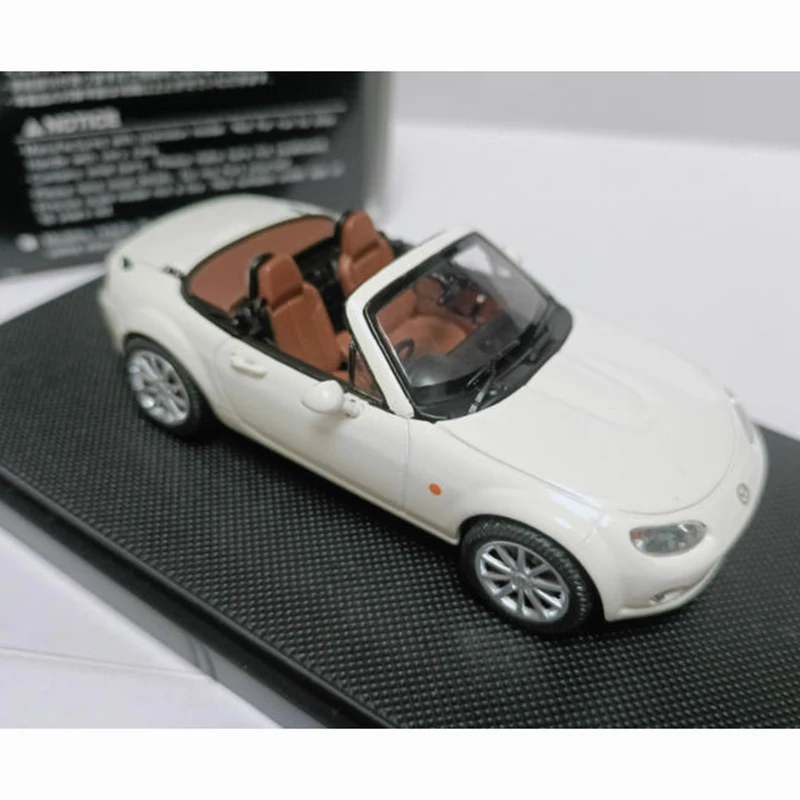Ebbro 1/43 Mazda MX5 Roadster Diecast Model 4 Ebbro 1/43 Mazda MX5 Roadster Diecast Model - Image 4