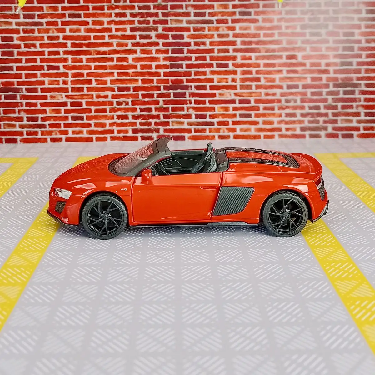 1/32 Scale Audi R8 Spyder Diecast Model Car 9 1/32 Scale Audi R8 Spyder Diecast Model Car - Image 9