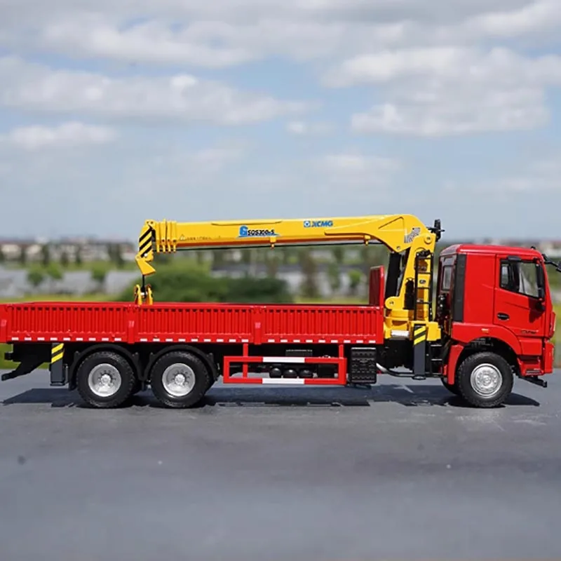 XCMG 1:35 Diecast Truck-Mounted Crane Model 3 XCMG 1:35 Diecast Truck-Mounted Crane Model - Image 3