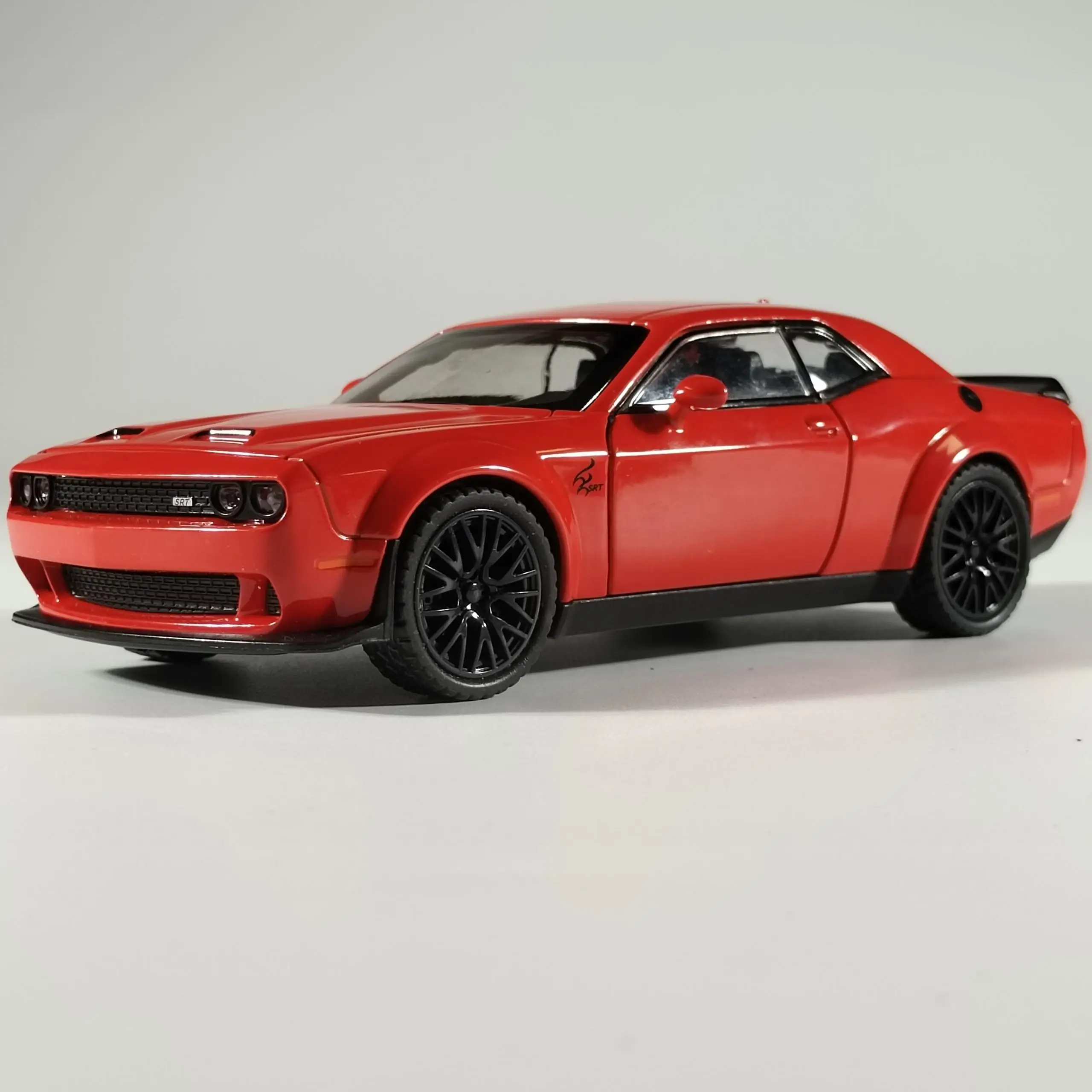1:32 Dodge Challenger Hellcat Die-Cast Model 4 1:32 Dodge Challenger Hellcat Die-Cast Model - Image 4