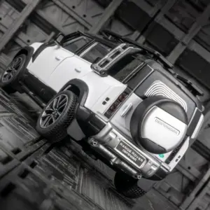 1:32 Scale Land Rover Defender 110 Diecast Model 17 S04abcb324e3442eba9fbcc7d7bff65e3E