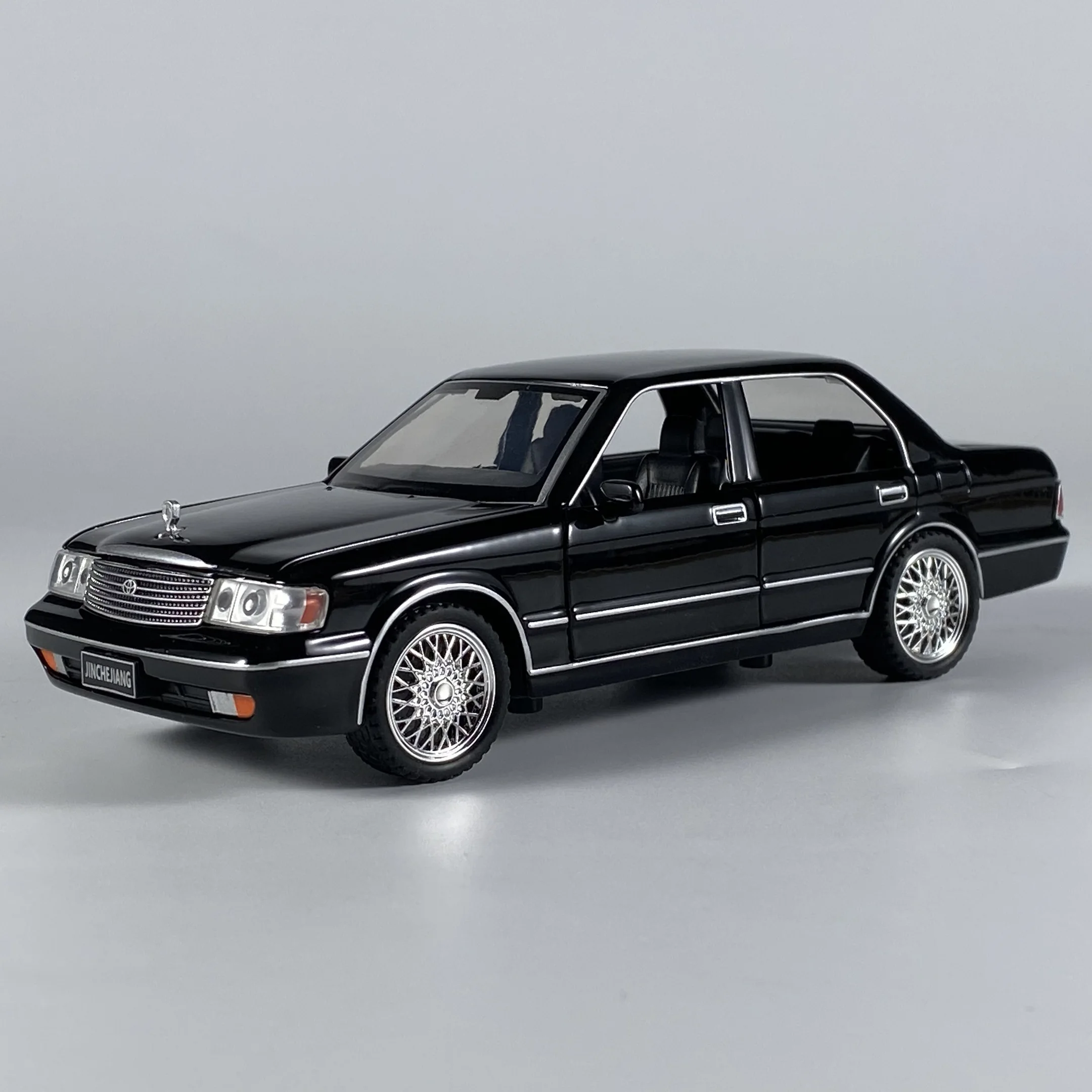 Toyota Crown Royal Classic 1:32 Diecast Model 10 Toyota Crown Royal Classic 1:32 Diecast Model - Image 10