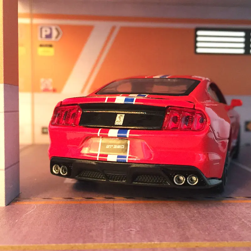 1:32 Ford Shelby GT350 Diecast Model Car 3 1:32 Ford Shelby GT350 Diecast Model Car - Image 3