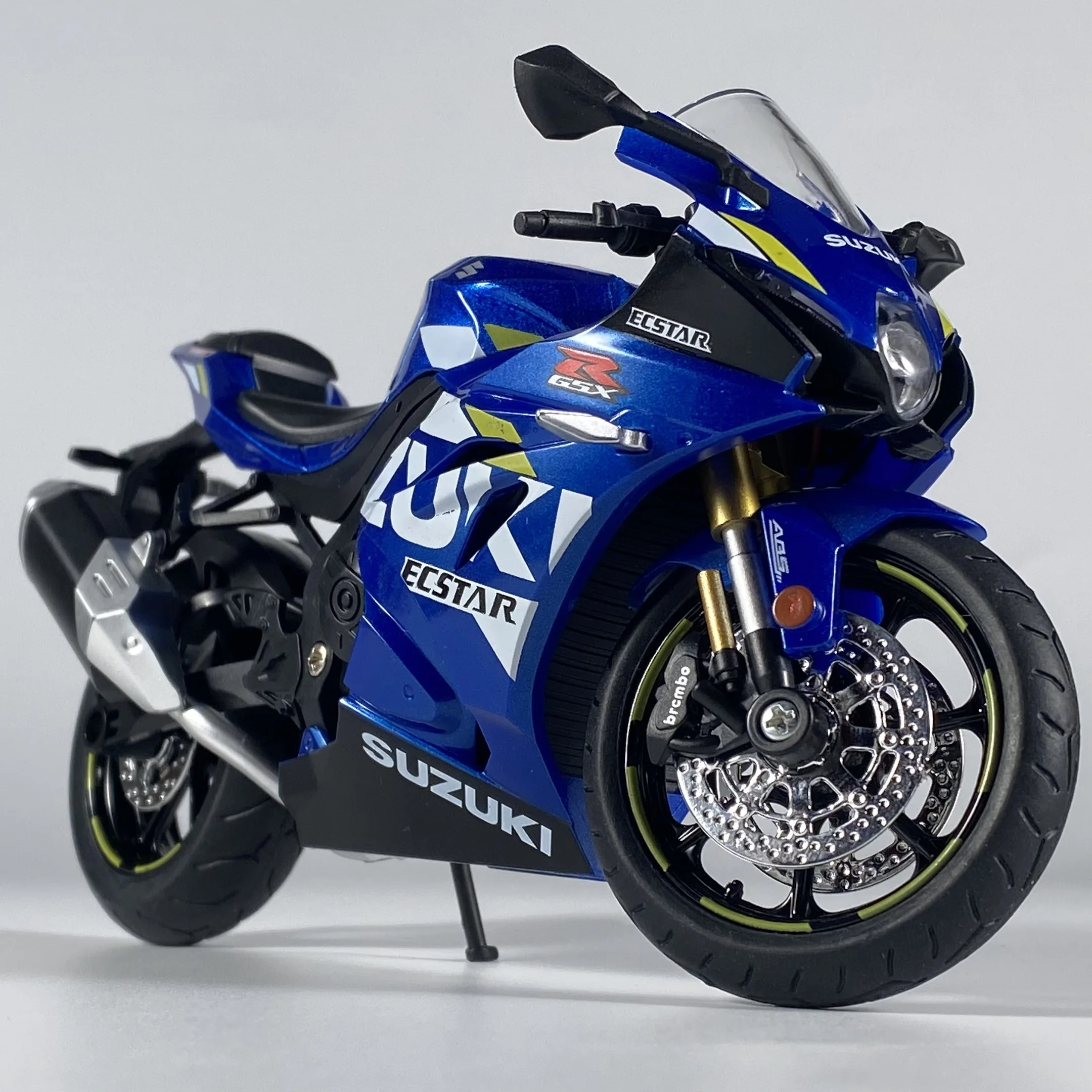 Suzuki GSX1000R 1:12 Scale Diecast Model 3 Suzuki GSX1000R 1:12 Scale Diecast Model - Image 3