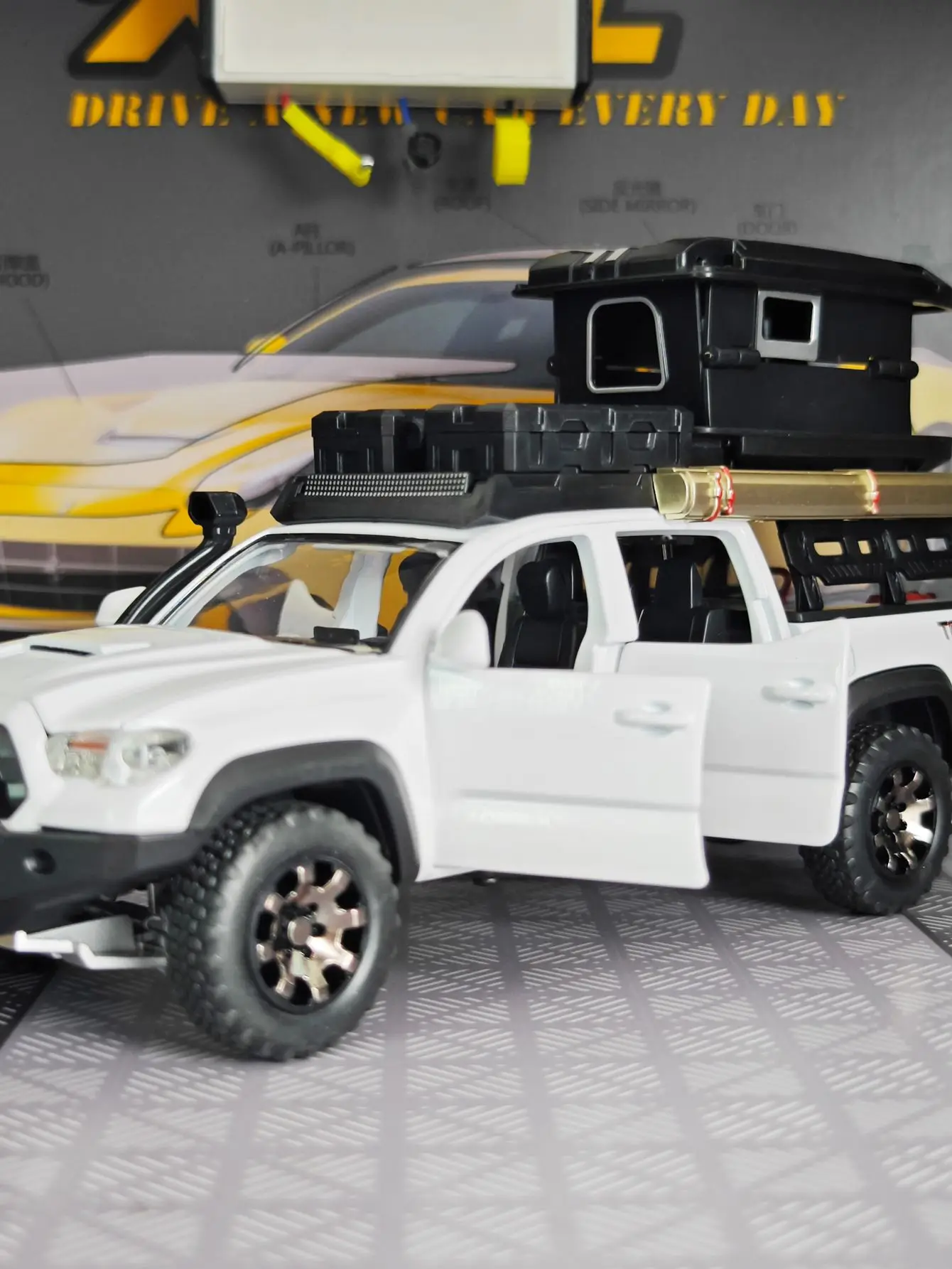 Tacoma Travel Camping Edition Diecast Model 1:32 4 Tacoma Travel Camping Edition Diecast Model 1:32 - Image 4