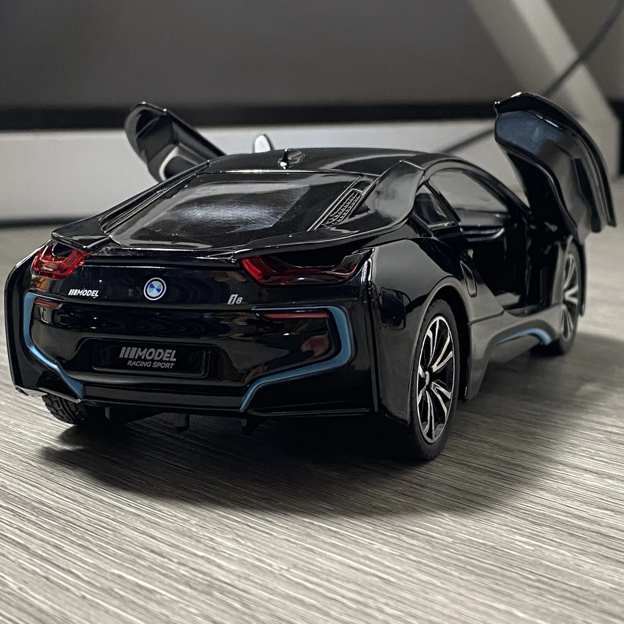 BMW I8 Super Hybrid Coupe Diecast Model 1:22 2 BMW I8 Super Hybrid Coupe Diecast Model 1:22 - Image 2