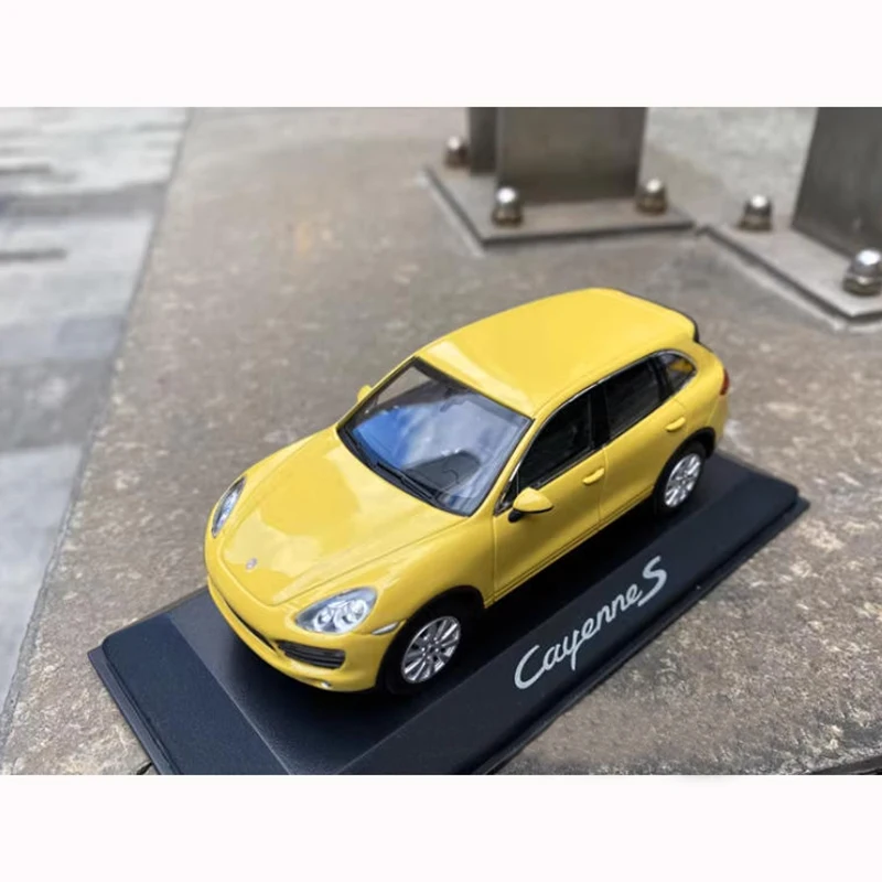 Cayenne S 1:43 Diecast Model in Yellow 5 Cayenne S 1:43 Diecast Model in Yellow - Image 5
