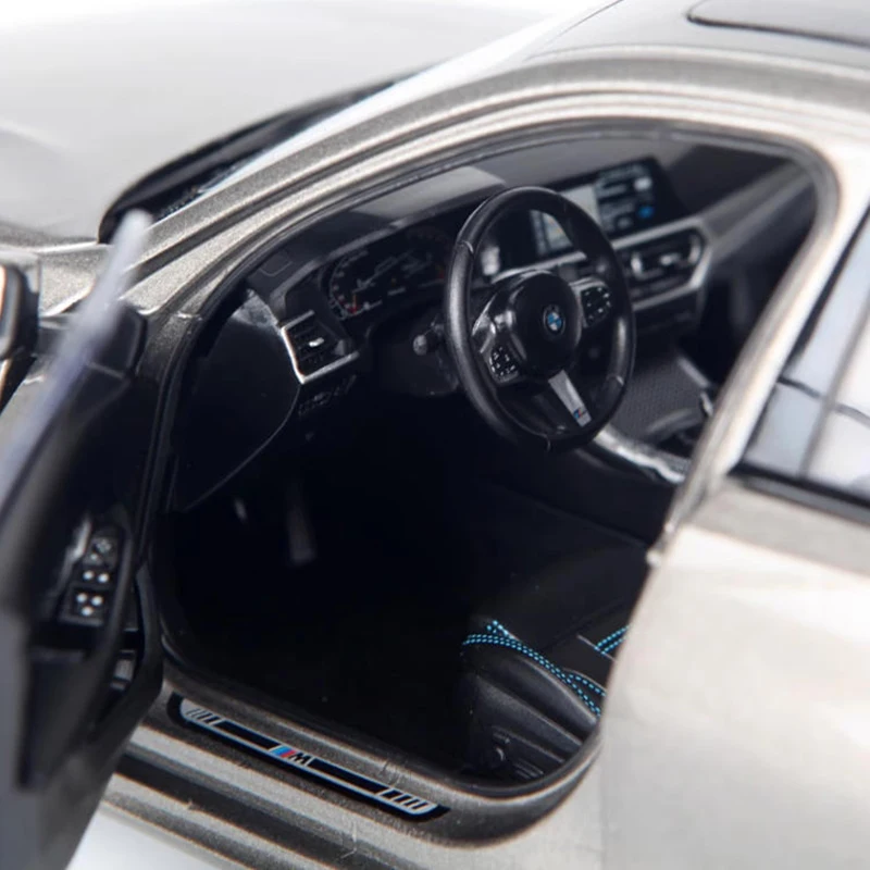 BMW 330i 1:18 Diecast Model Gray Metallic 5 BMW 330i 1:18 Diecast Model Gray Metallic - Image 5