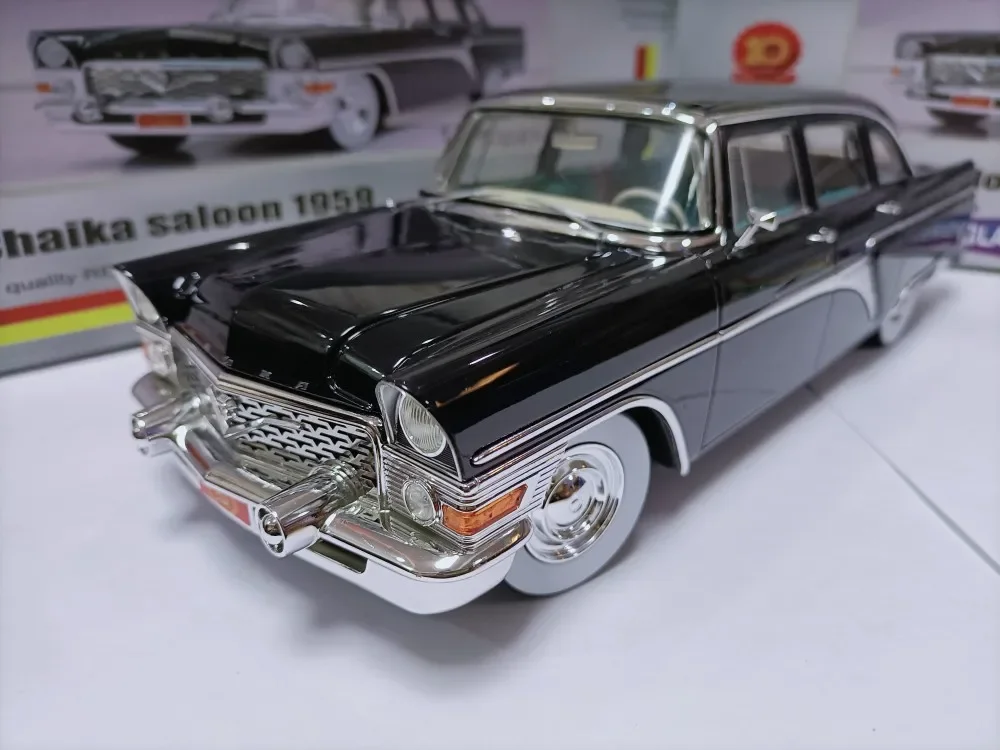 Soviet GAZ13 Chaika 1959 Sedan 1/18 Model 7 Soviet GAZ13 Chaika 1959 Sedan 1/18 Model - Image 7