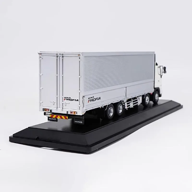 1:43 Scale HINO Profia Tractor Truck Model 3 1:43 Scale HINO Profia Tractor Truck Model - Image 3