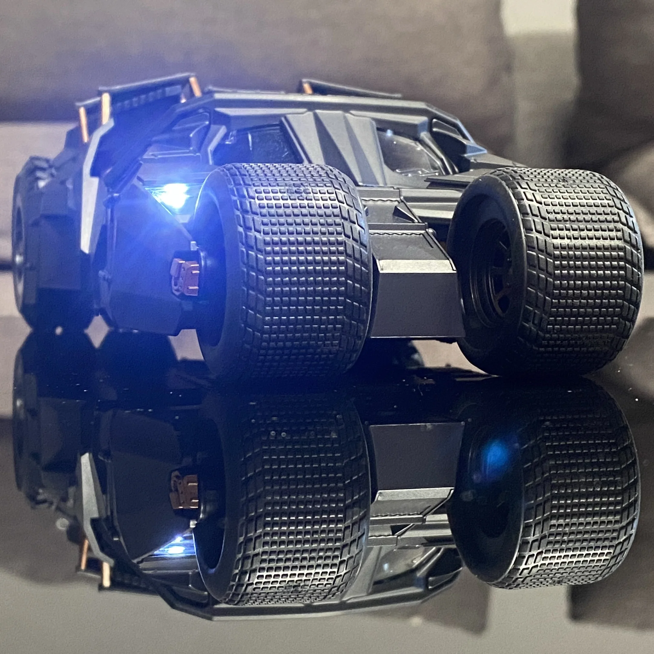 1:24 Scale Batmobile Tumbler Diecast Model 3 1:24 Scale Batmobile Tumbler Diecast Model - Image 3