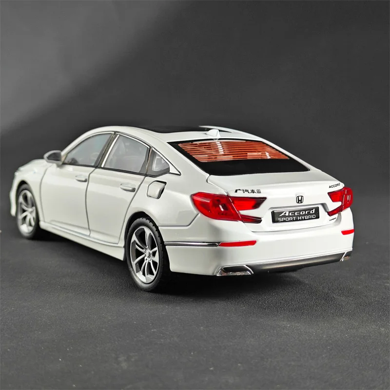 White 1:24 Scale Honda Accord Diecast Model 6 White 1:24 Scale Honda Accord Diecast Model - Image 6