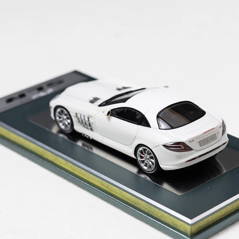 T.Master 1:64 SLR Hardtop Diecast Model 3 T.Master 1:64 SLR Hardtop Diecast Model - Image 3