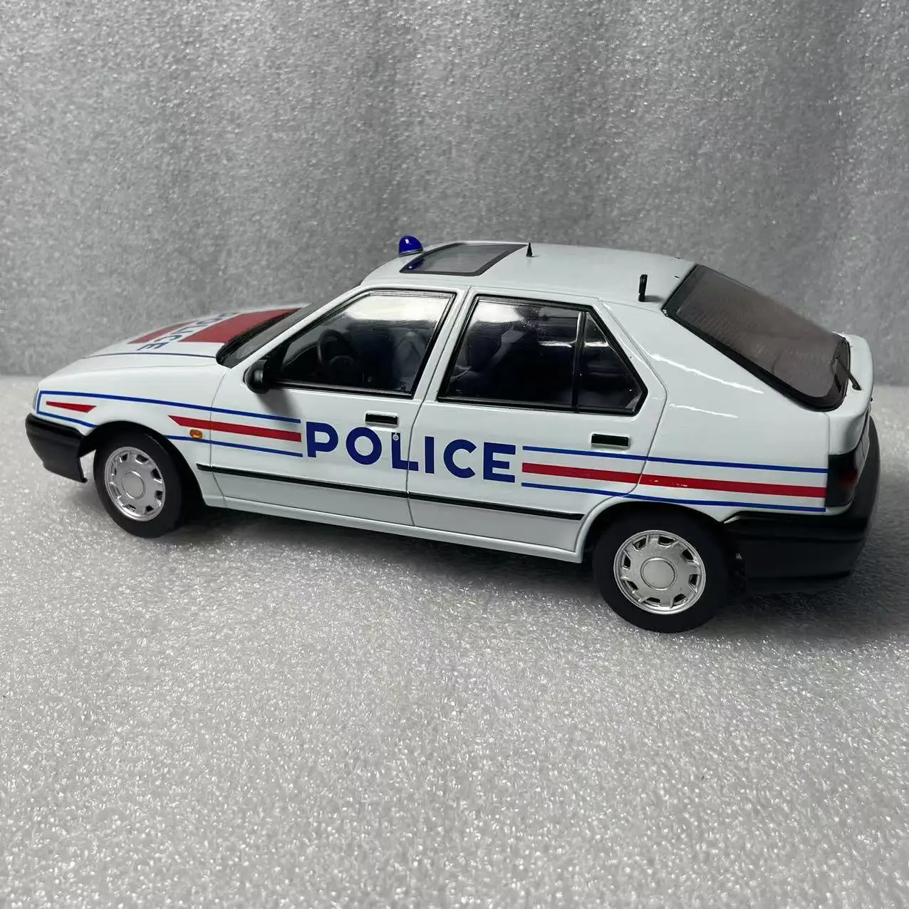 1/18 Scale Renault 19 Police Car Model 2 1/18 Scale Renault 19 Police Car Model - Image 2