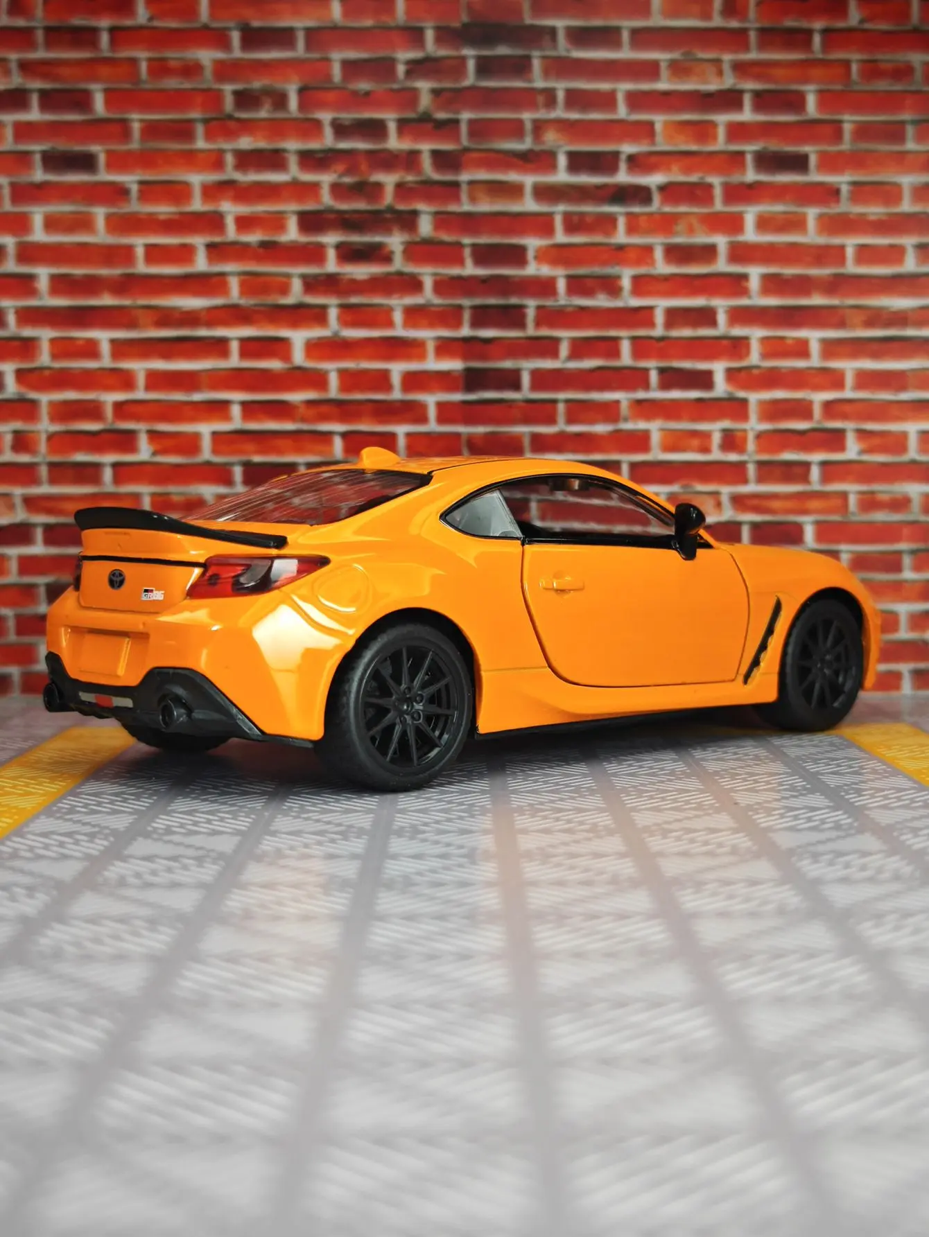 1:28 Scale Toyota GR86 Diecast Model in Blue 5 1:28 Scale Toyota GR86 Diecast Model in Blue - Image 5