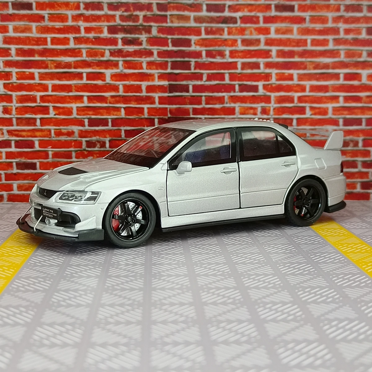 1:32 Mitsubishi Evo 9 Alloy Racing Car Model 10 1:32 Mitsubishi Evo 9 Alloy Racing Car Model - Image 10