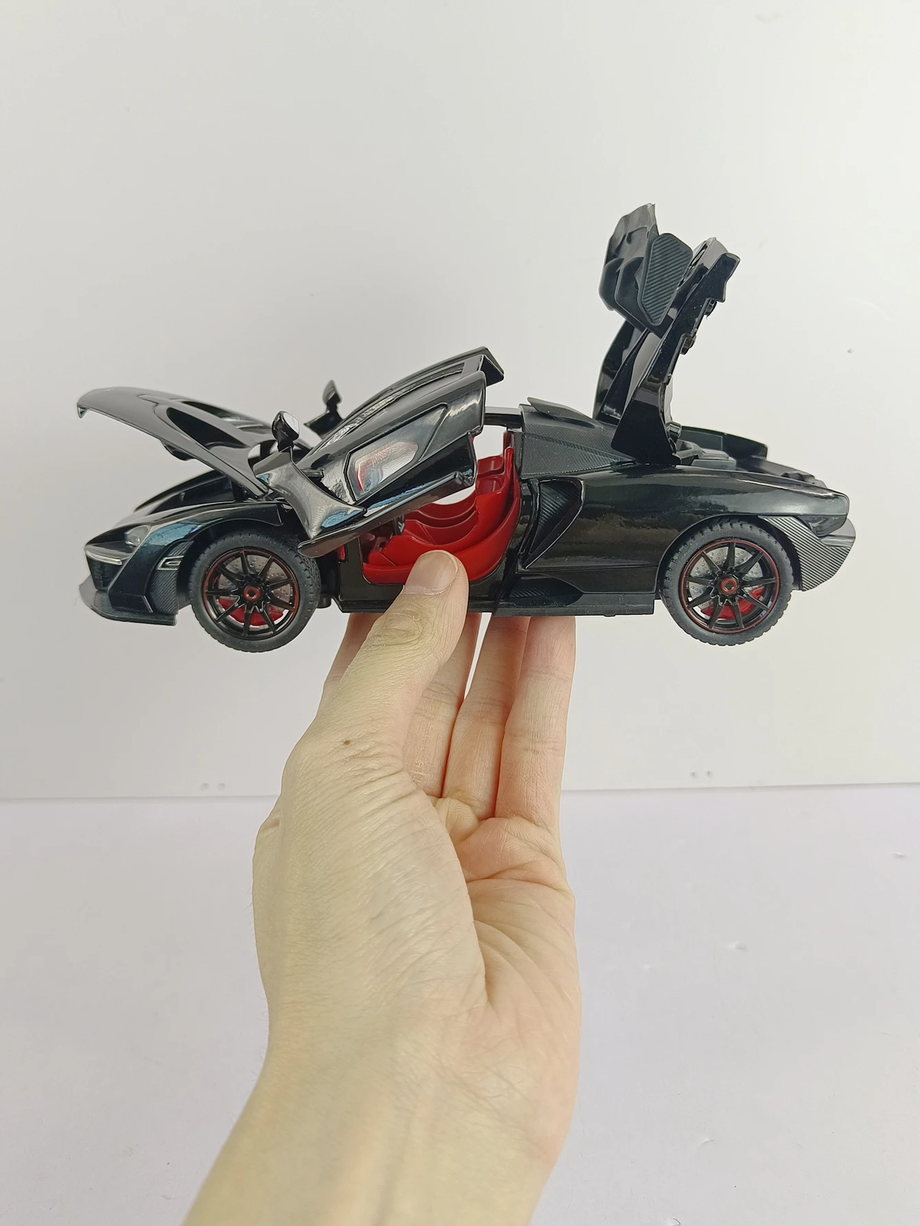 1:24 McLaren Senna Supercar Diecast Model 5 1:24 McLaren Senna Supercar Diecast Model - Image 5