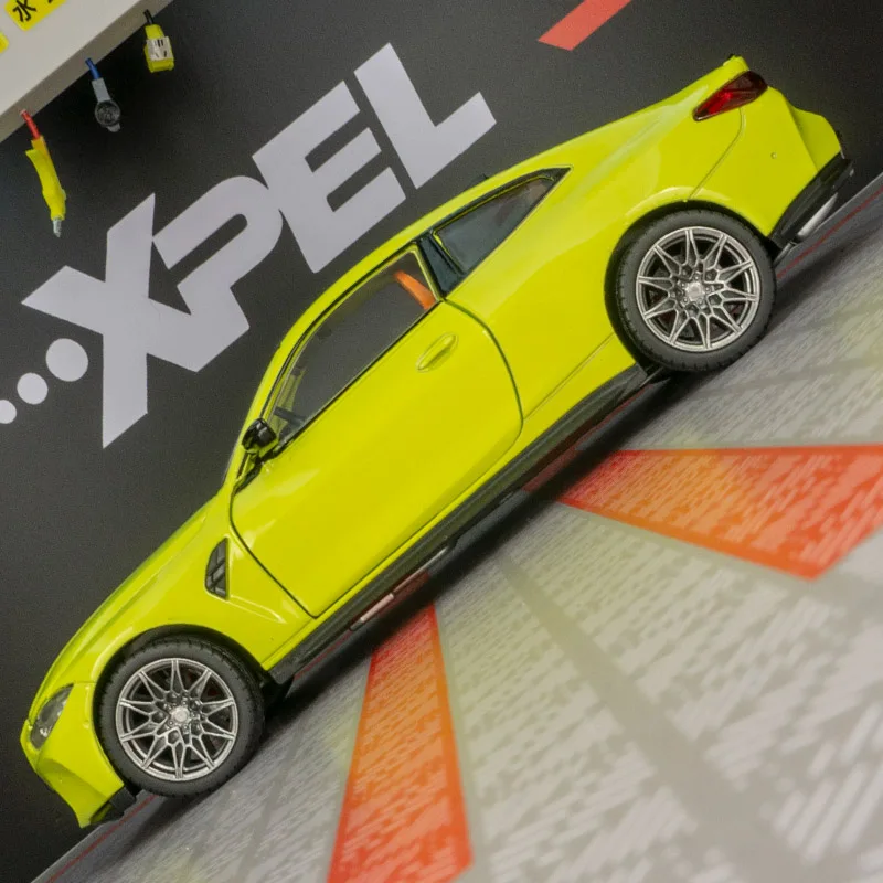 BMW M4 G82 1:24 Diecast Model with Lights 5 BMW M4 G82 1:24 Diecast Model with Lights - Image 5