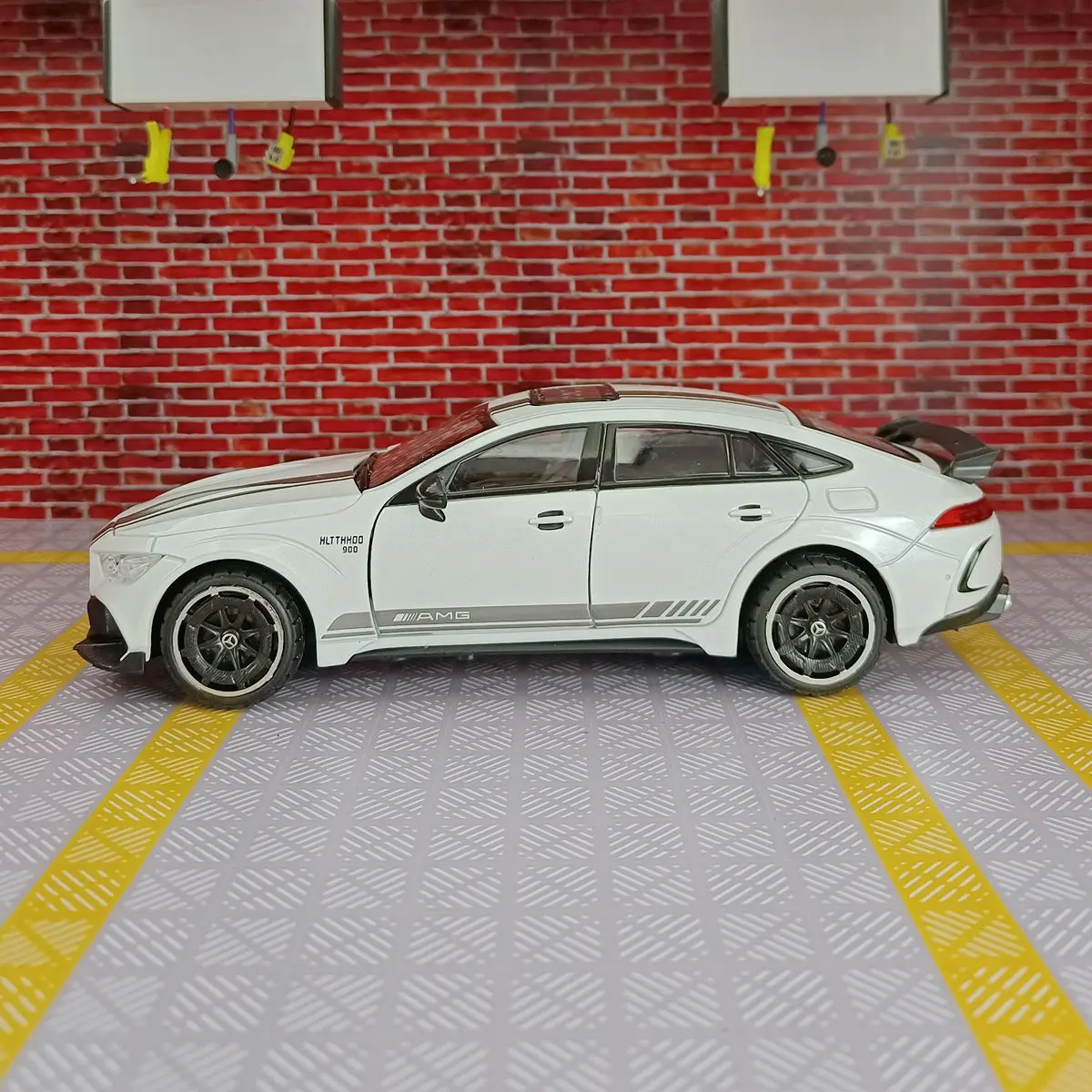 1:24 Scale Mercedes GT63 AMG Diecast Model 7 1:24 Scale Mercedes GT63 AMG Diecast Model - Image 7