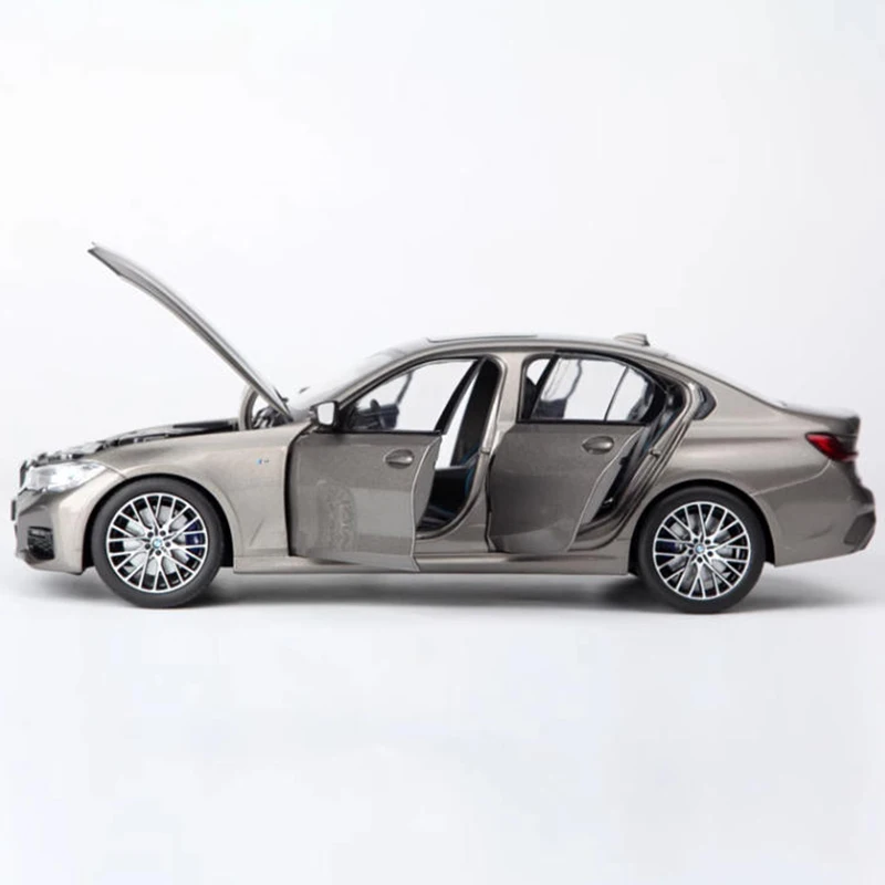 BMW 330i 1:18 Diecast Model Gray Metallic 4 BMW 330i 1:18 Diecast Model Gray Metallic - Image 4