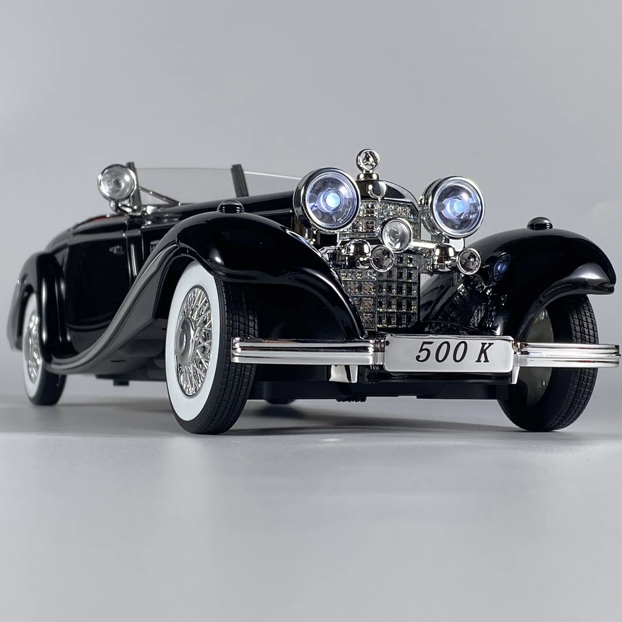 1:18 Scale Diecast Model of Benz 500K 2 1:18 Scale Diecast Model of Benz 500K - Image 2