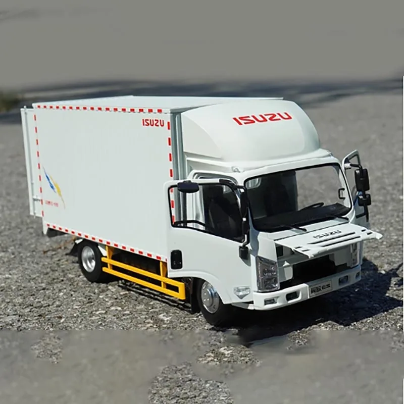 Isuzu Light Truck 1:18 Scale Diecast Model 5 Isuzu Light Truck 1:18 Scale Diecast Model - Image 5
