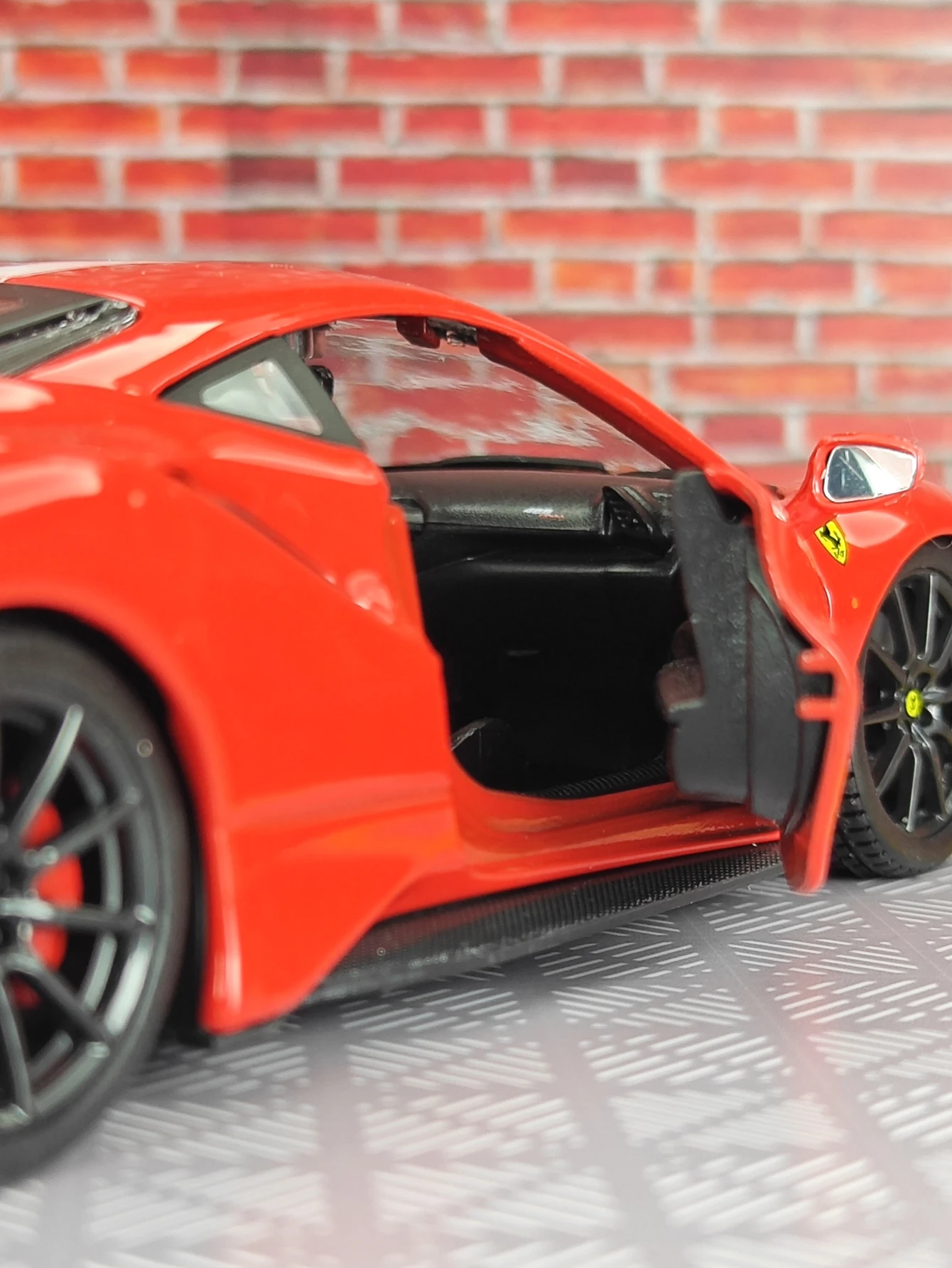 Ferrari 488 PISTA 1:24 Scale Diecast Model 4 Ferrari 488 PISTA 1:24 Scale Diecast Model - Image 4