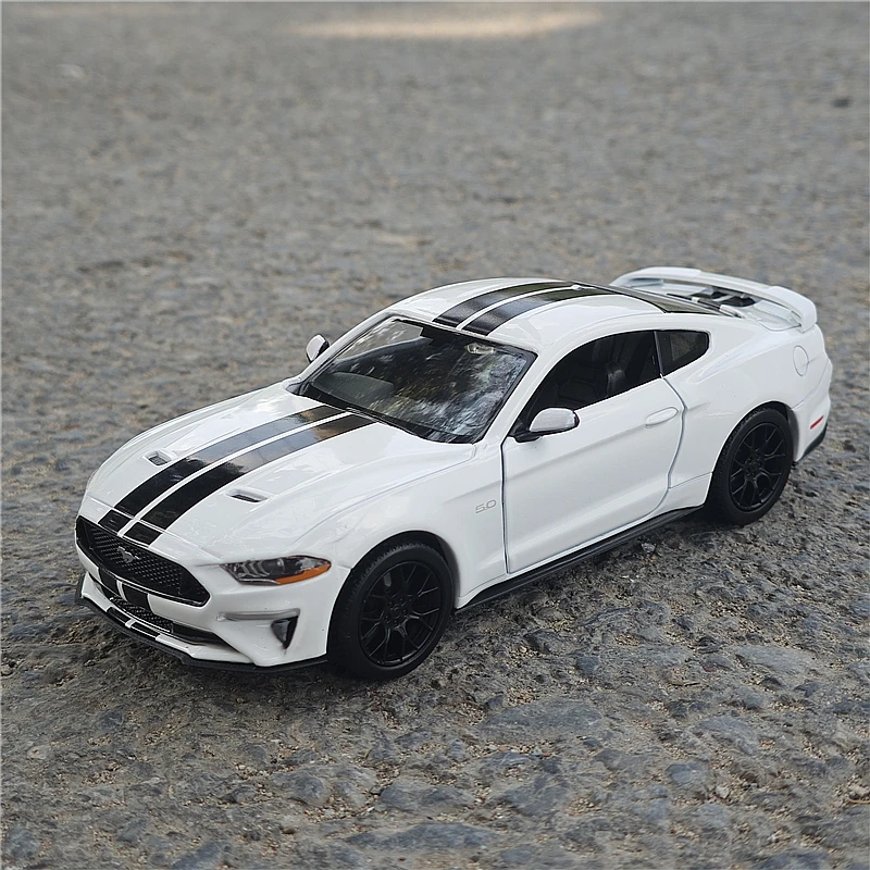 1:24 Scale 2018 Mustang GT Model Car 4 1:24 Scale 2018 Mustang GT Model Car - Image 4