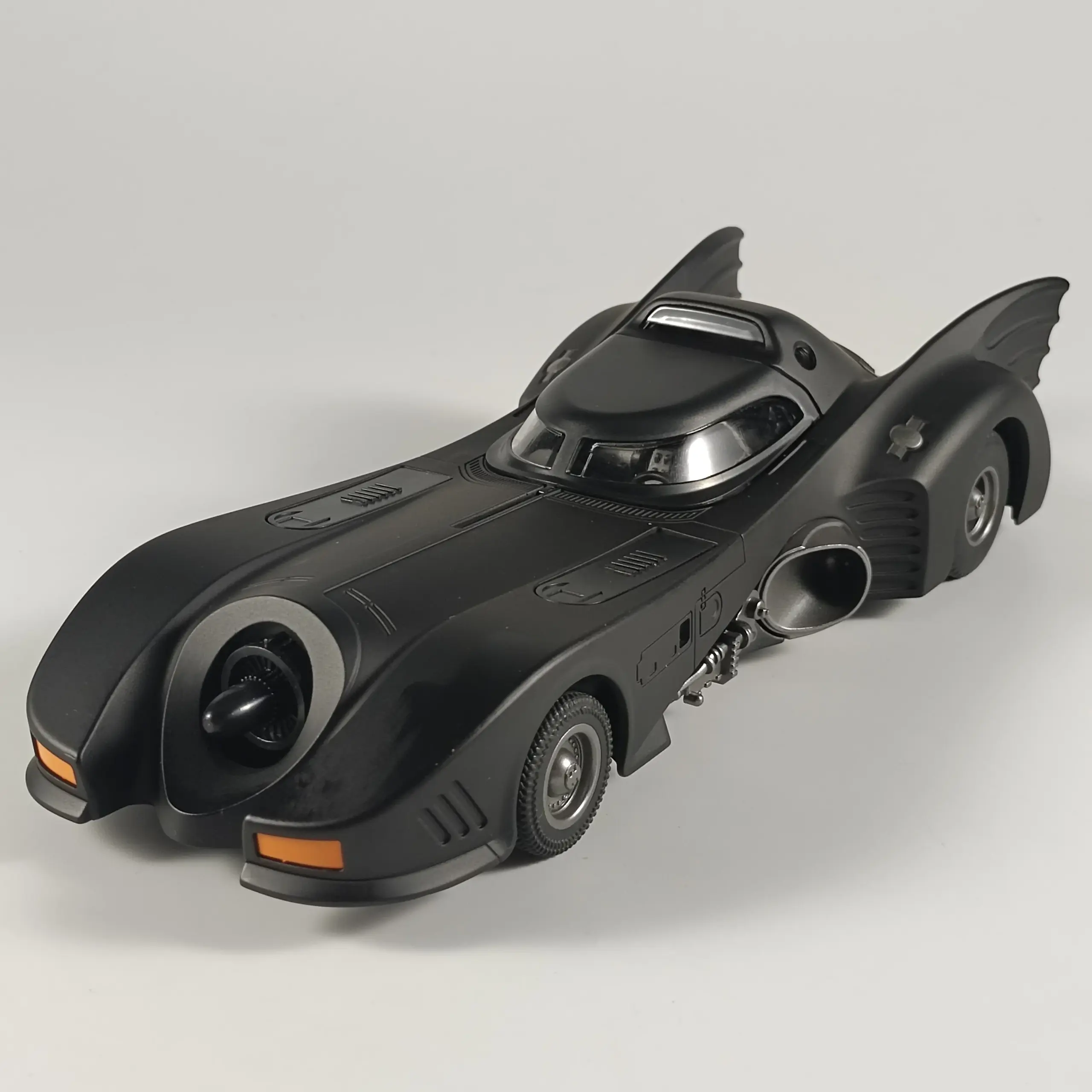 1:24 Scale Diecast 1989 Batmobile Model 6 1:24 Scale Diecast 1989 Batmobile Model - Image 6