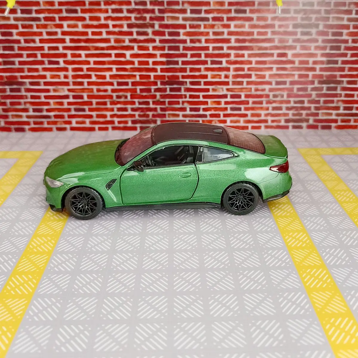 1/32 Scale BMW M4 G82 Diecast Model Car 7 1/32 Scale BMW M4 G82 Diecast Model Car - Image 7