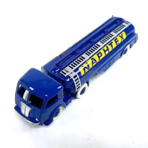 Panhard Tractor with Semi-Trailer Tank Model 1:43 11 S3aac40165b6342929aa094fcfd234572r