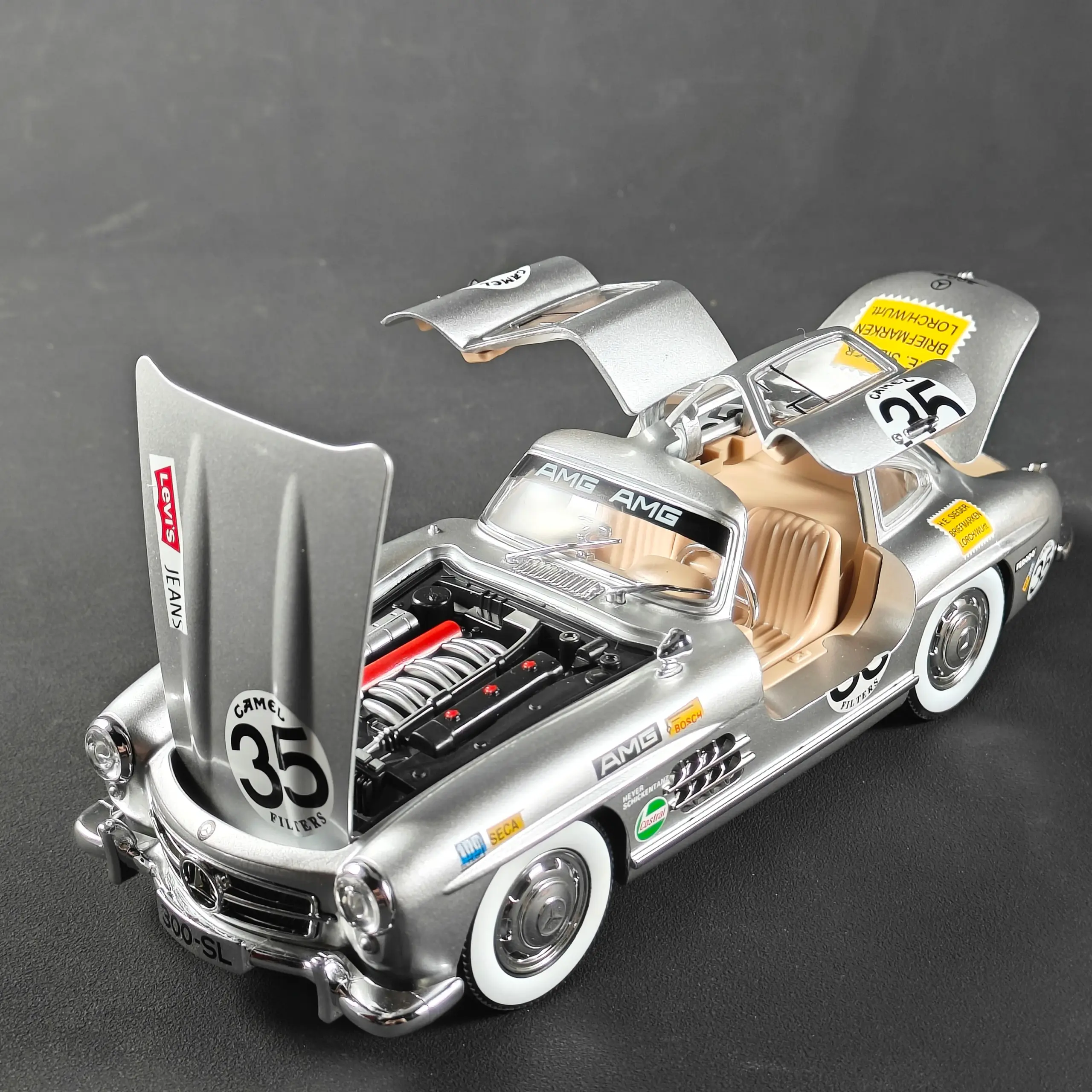 Mercedes-Benz 300SL 1:24 Diecast Model Car 6 Mercedes-Benz 300SL 1:24 Diecast Model Car - Image 6
