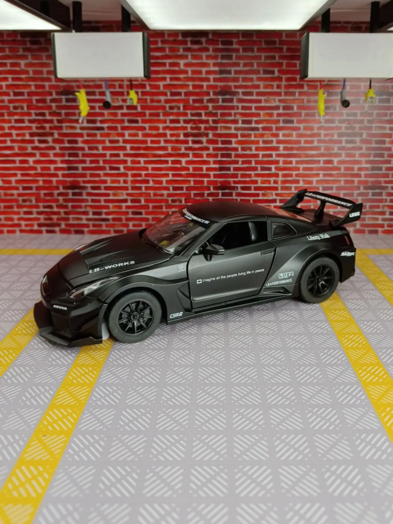 1:24 Diecast Nissan GTR Skyline Model Car 4 1:24 Diecast Nissan GTR Skyline Model Car - Image 4