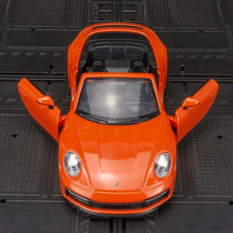 1:32 Scale Porsche 911 Carrera Diecast Model 4 1:32 Scale Porsche 911 Carrera Diecast Model - Image 4