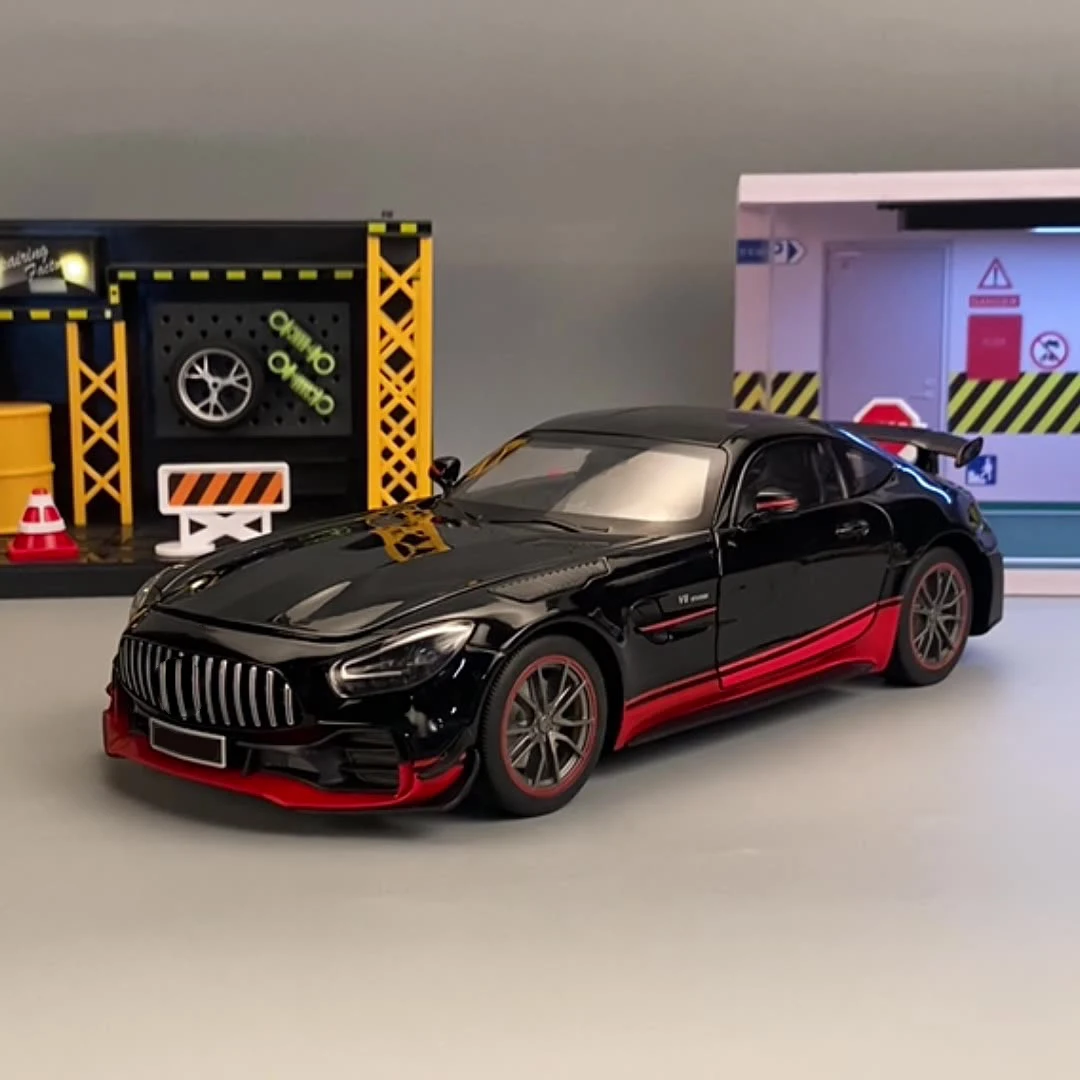 Benz AMG GTR 1:18 Scale Diecast Model 4 Benz AMG GTR 1:18 Scale Diecast Model - Image 4